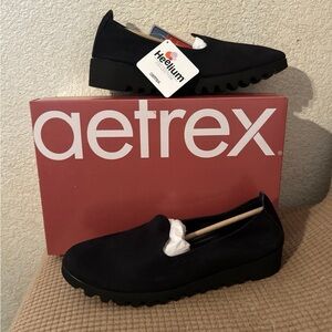 Aetrex Navy  "Liz" Loafers. NIB. Size 8.5